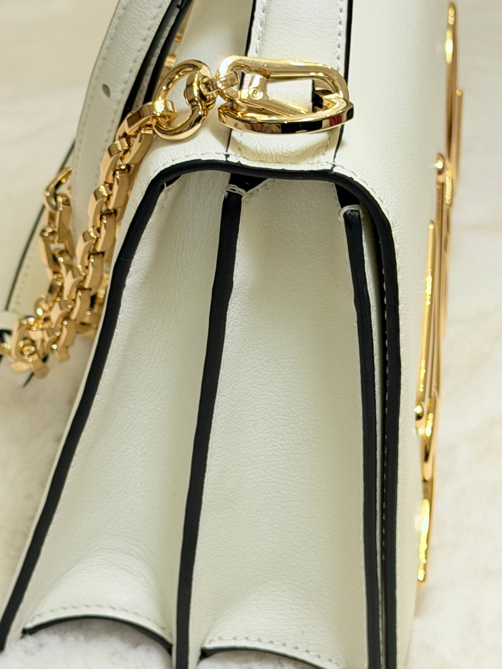 K/Signature Kleine Crossbody Bag